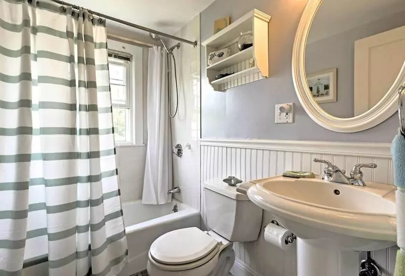 Modern Cape Cod Cottage: Walk To Craigville Beach