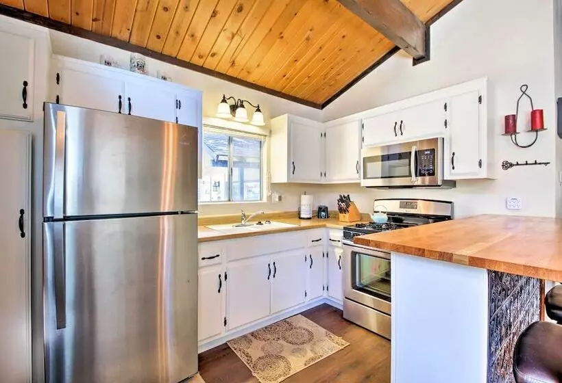 Cozy Cabin W/ Deck & Fireplace In Big Bear!