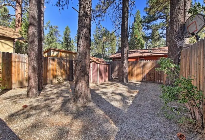 Cozy Cabin W/ Deck & Fireplace In Big Bear!