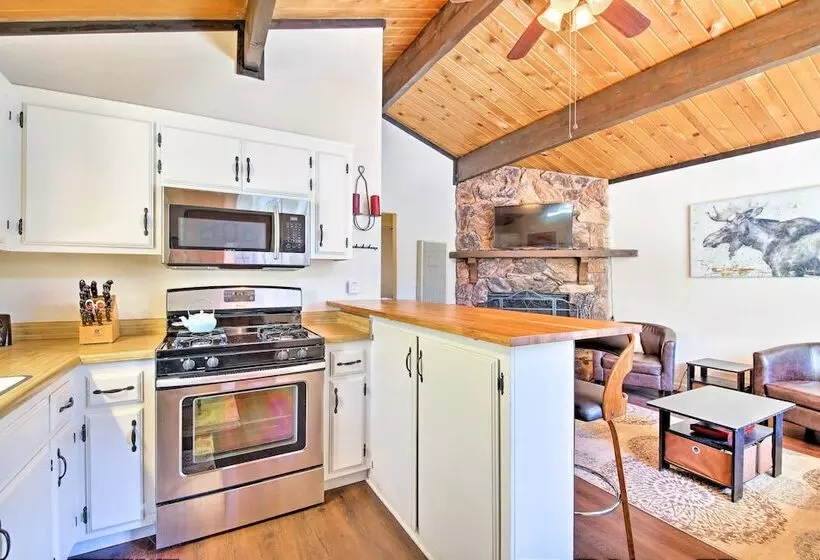 Cozy Cabin W/ Deck & Fireplace In Big Bear!