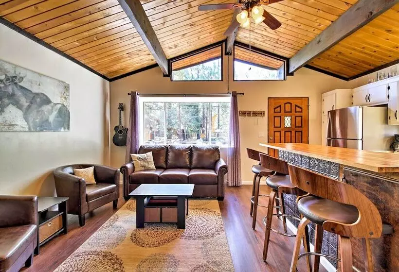 Cozy Cabin W/ Deck & Fireplace In Big Bear!