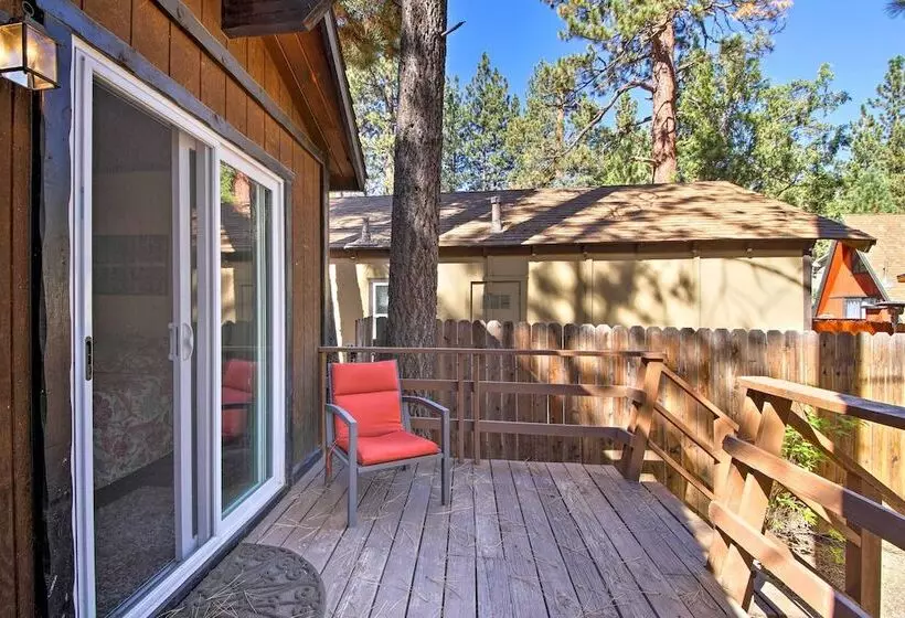 Cozy Cabin W/ Deck & Fireplace In Big Bear!