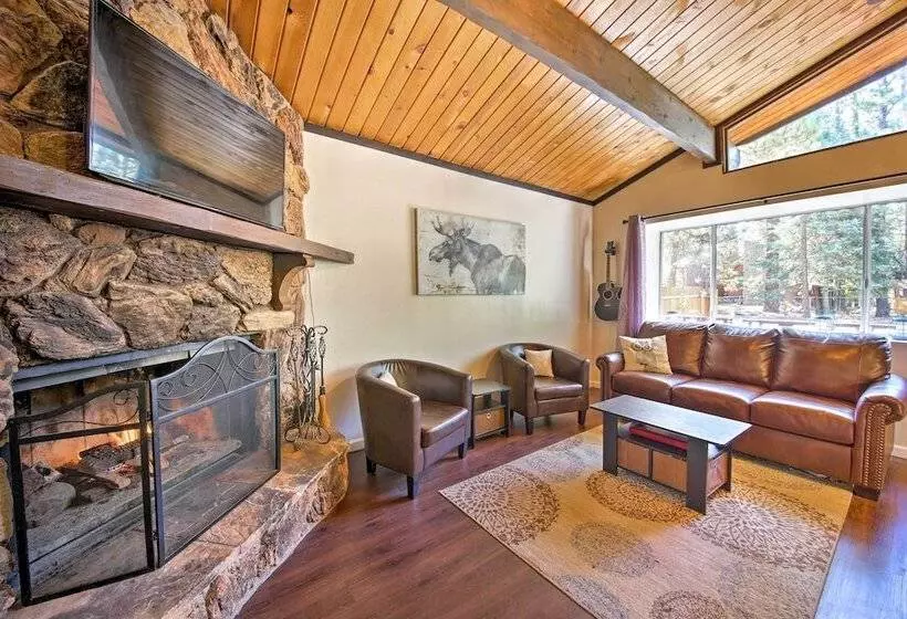 Cozy Cabin W/ Deck & Fireplace In Big Bear!