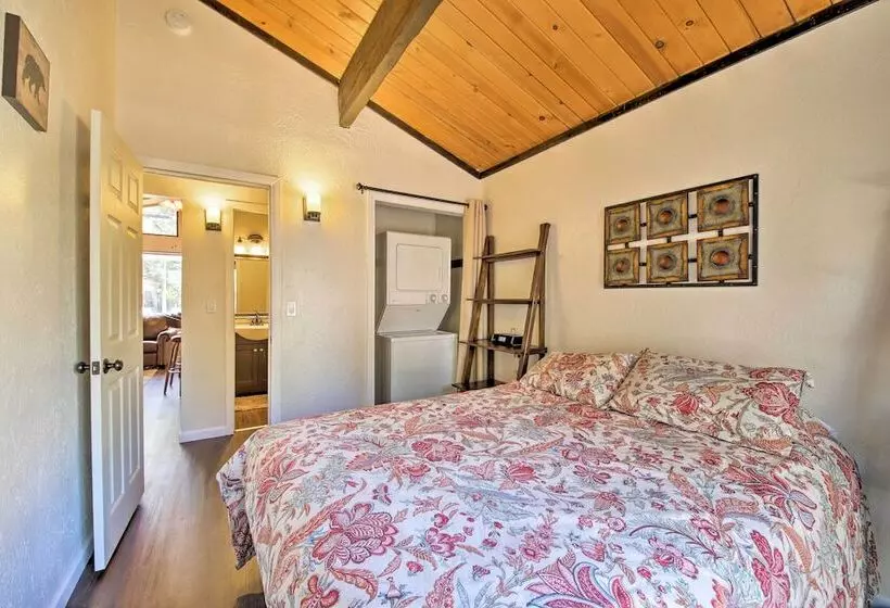 Cozy Cabin W/ Deck & Fireplace In Big Bear!