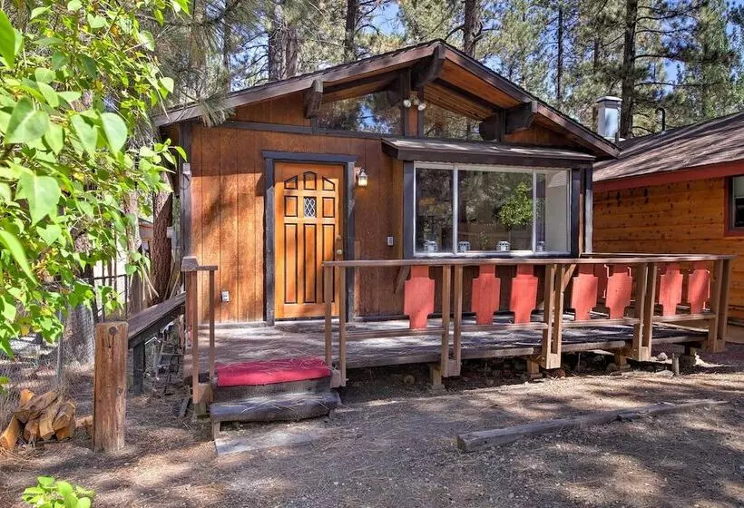 Cozy Cabin W/ Deck & Fireplace In Big Bear!
