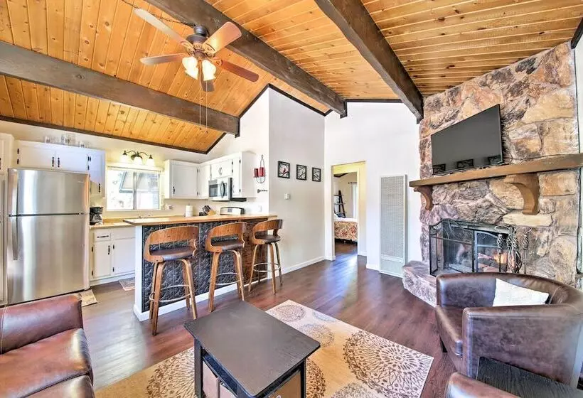 Cozy Cabin W/ Deck & Fireplace In Big Bear!