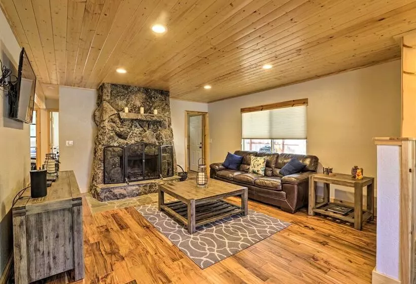 South Lake Tahoe Cabin ~ 7 Mi To Ski Resort!