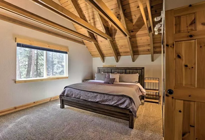 South Lake Tahoe Cabin ~ 7 Mi To Ski Resort!