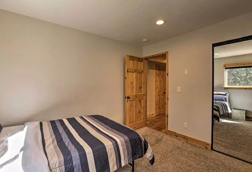 South Lake Tahoe Cabin ~ 7 Mi To Ski Resort!