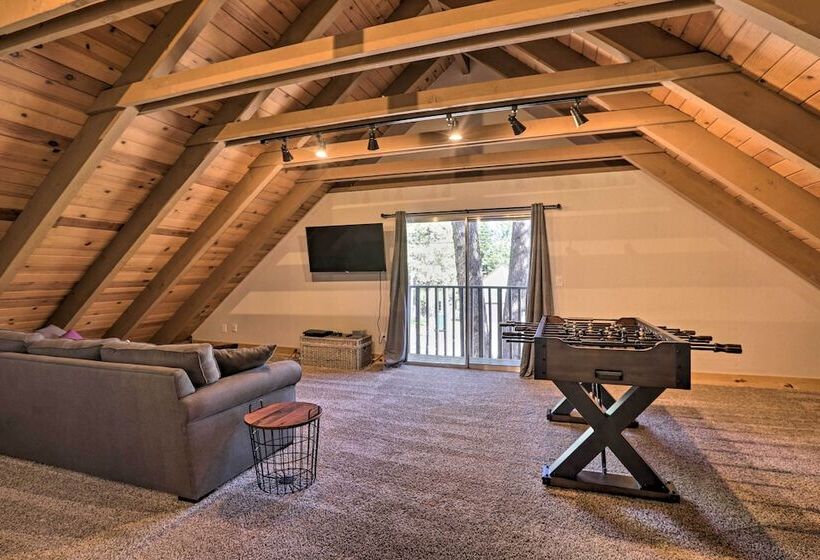 South Lake Tahoe Cabin ~ 7 Mi To Ski Resort!