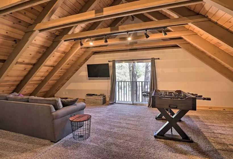 South Lake Tahoe Cabin ~ 7 Mi To Ski Resort!