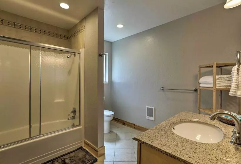 South Lake Tahoe Cabin ~ 7 Mi To Ski Resort!