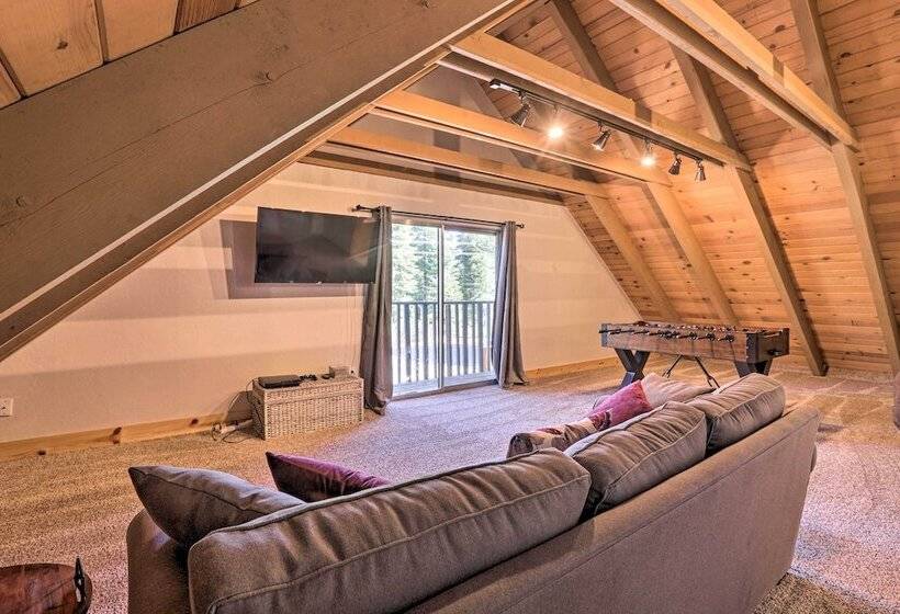 South Lake Tahoe Cabin ~ 7 Mi To Ski Resort!