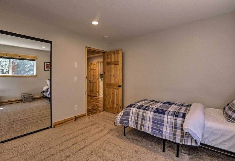 South Lake Tahoe Cabin ~ 7 Mi To Ski Resort!