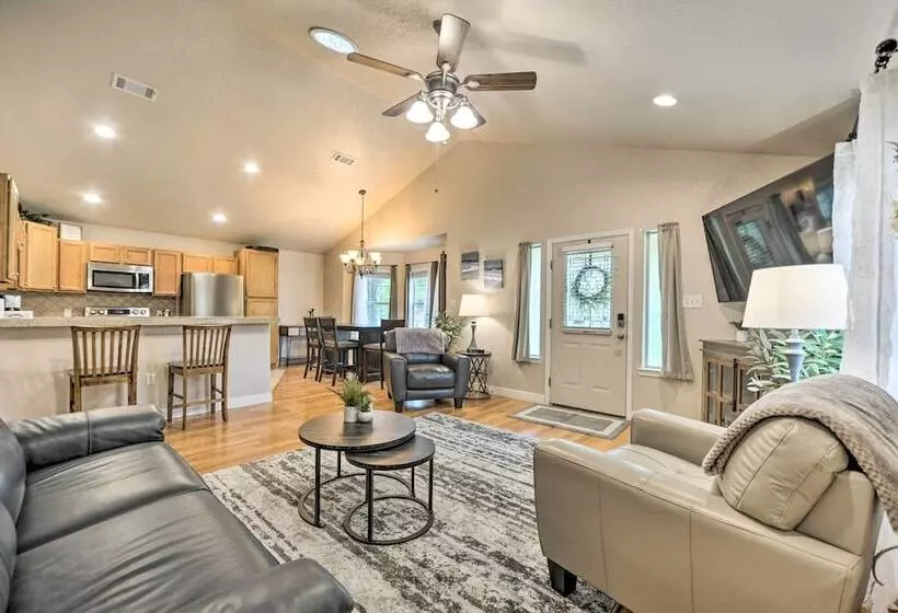 Cozy Canyon Lake Abode < 1 Mi To Boat Ramp!