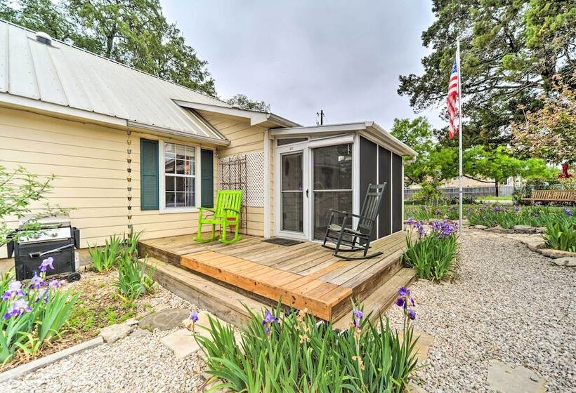 Cozy Canyon Lake Abode < 1 Mi To Boat Ramp!