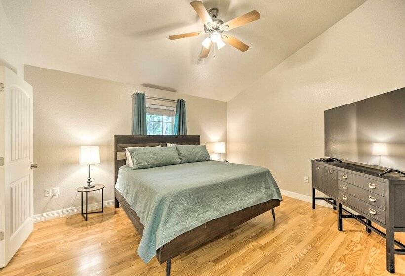 Cozy Canyon Lake Abode < 1 Mi To Boat Ramp!