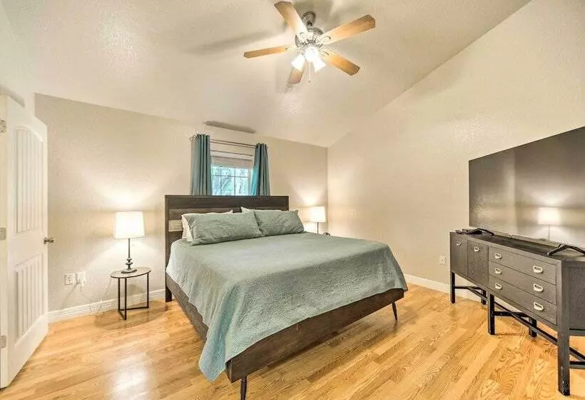 Cozy Canyon Lake Abode < 1 Mi To Boat Ramp!