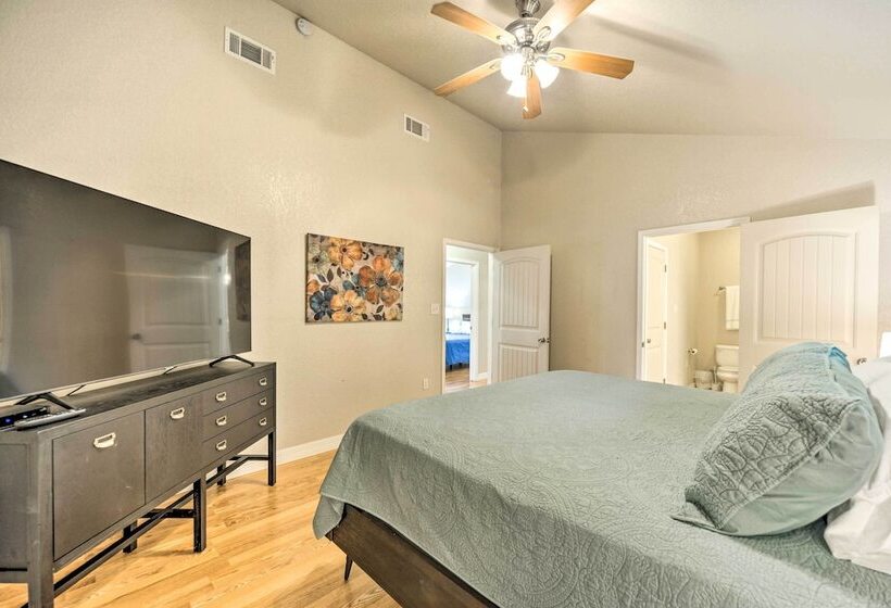 Cozy Canyon Lake Abode < 1 Mi To Boat Ramp!