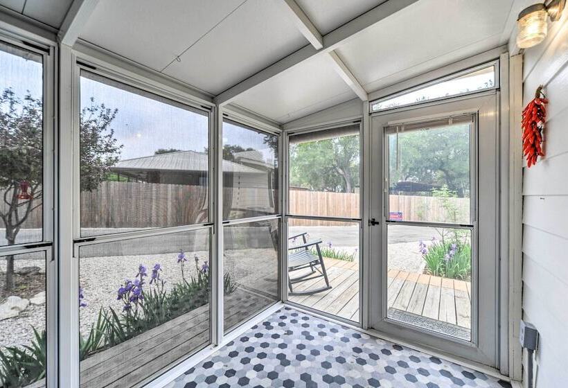 Cozy Canyon Lake Abode < 1 Mi To Boat Ramp!