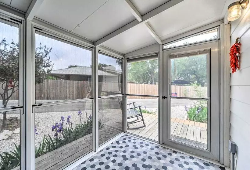 Cozy Canyon Lake Abode < 1 Mi To Boat Ramp!