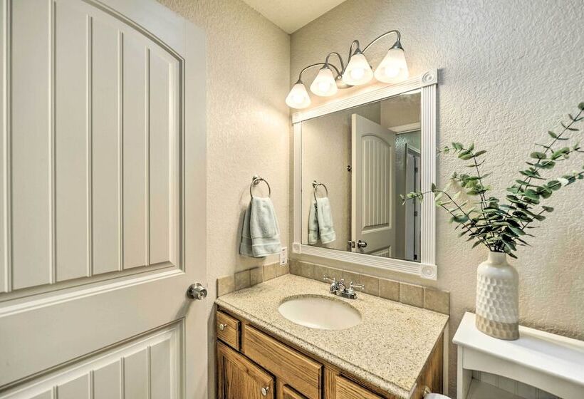 Cozy Canyon Lake Abode < 1 Mi To Boat Ramp!