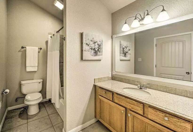 Cozy Canyon Lake Abode < 1 Mi To Boat Ramp!