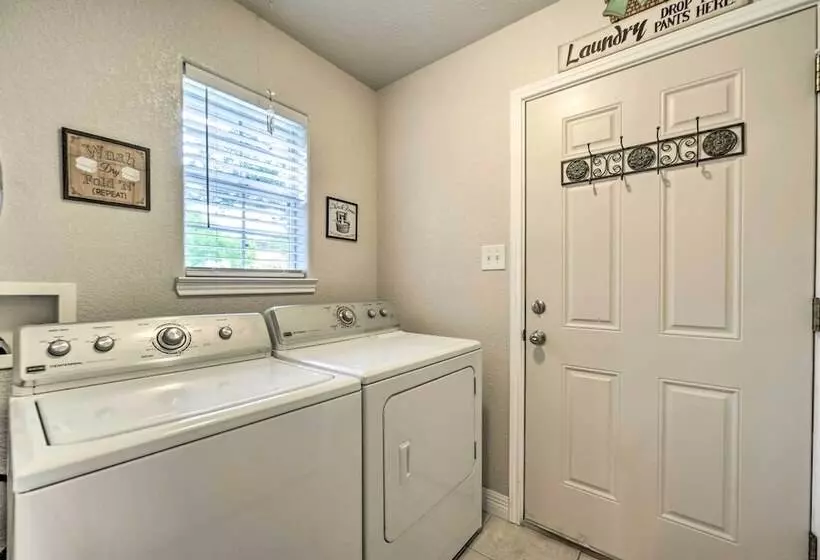 Cozy Canyon Lake Abode < 1 Mi To Boat Ramp!