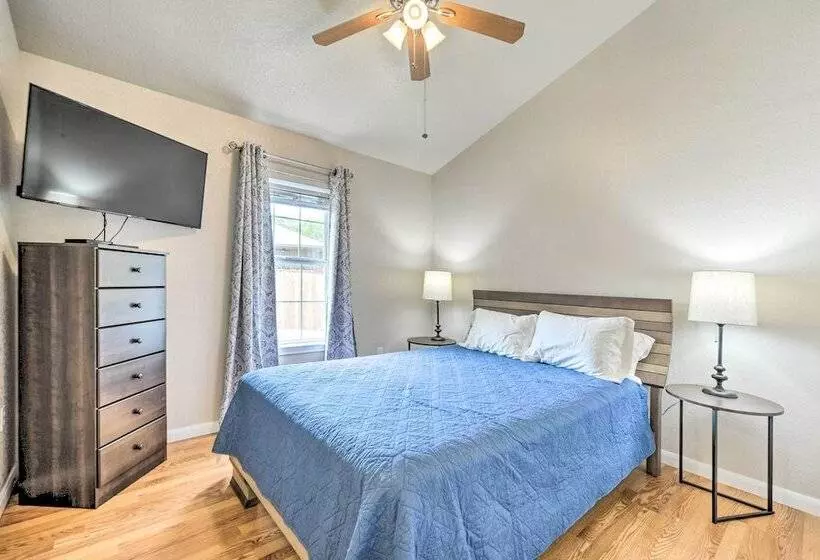 Cozy Canyon Lake Abode < 1 Mi To Boat Ramp!