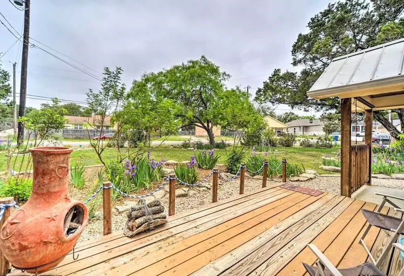 Cozy Canyon Lake Abode < 1 Mi To Boat Ramp!