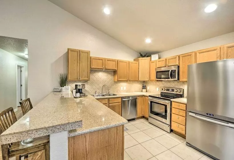 Cozy Canyon Lake Abode < 1 Mi To Boat Ramp!