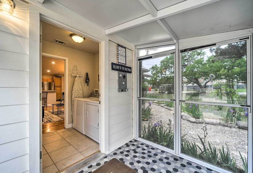 Cozy Canyon Lake Abode < 1 Mi To Boat Ramp!