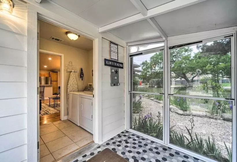 Cozy Canyon Lake Abode < 1 Mi To Boat Ramp!