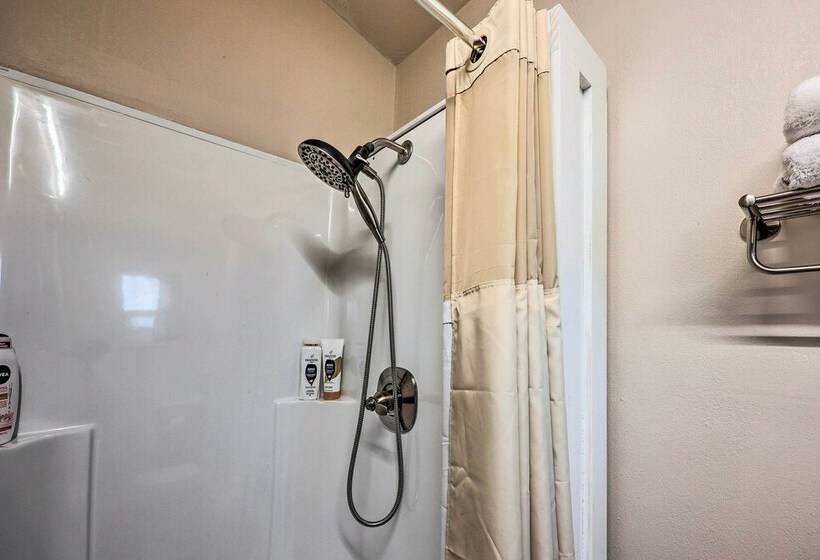 Cozy Rogers Home W/ Patio, Near Downtown!