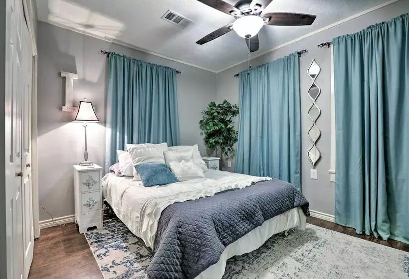 Historic Galveston Home: Walkable Neighborhood!