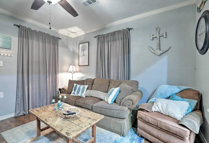 Historic Galveston Home: Walkable Neighborhood!