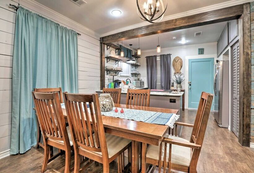 Historic Galveston Home: Walkable Neighborhood!