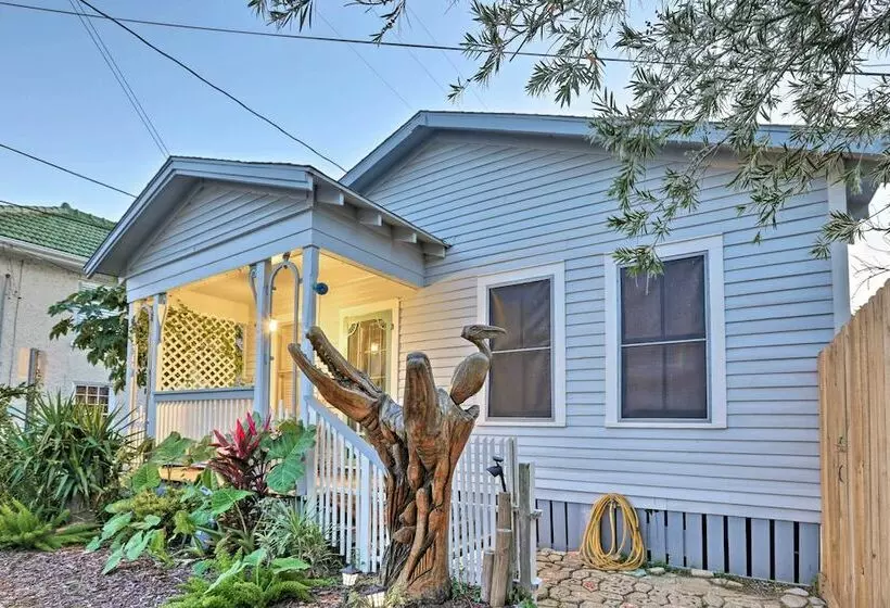 Historic Galveston Home: Walkable Neighborhood!