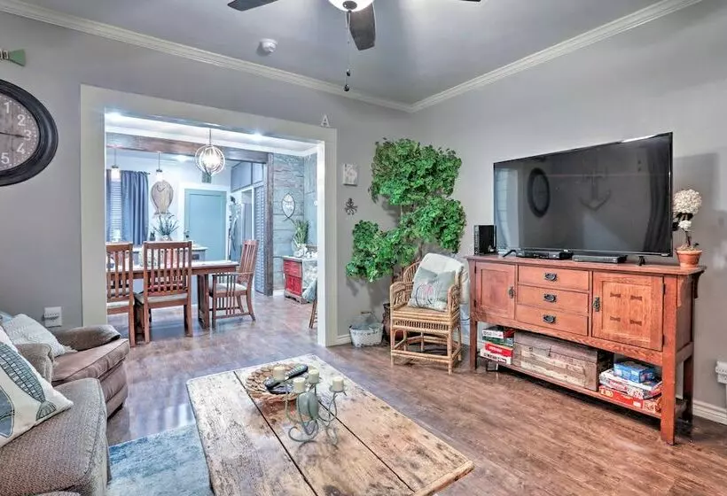 Historic Galveston Home: Walkable Neighborhood!