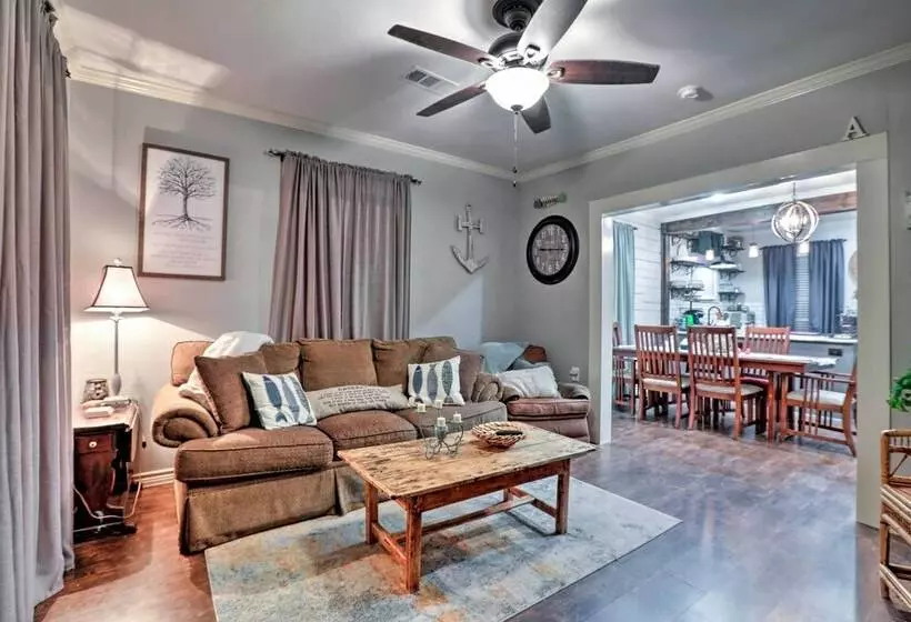 Historic Galveston Home: Walkable Neighborhood!