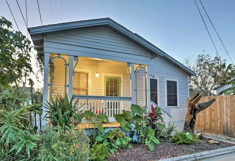 Historic Galveston Home: Walkable Neighborhood!