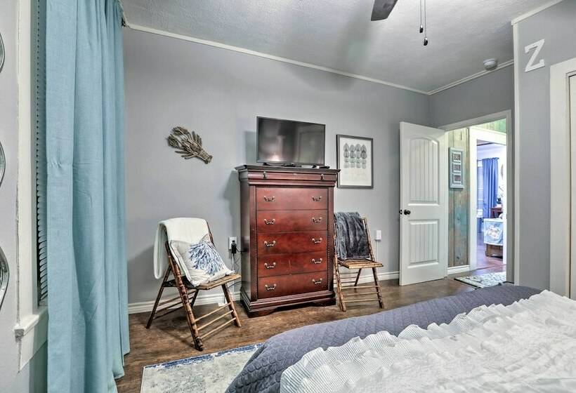 Historic Galveston Home: Walkable Neighborhood!