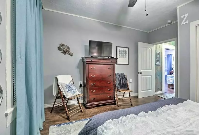 Historic Galveston Home: Walkable Neighborhood!