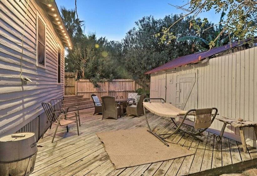 Historic Galveston Home: Walkable Neighborhood!