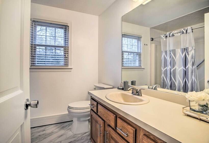 Family Friendly Cape Cod Home: 2 Mi To Coast!