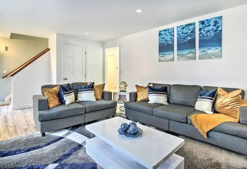 Family Friendly Cape Cod Home: 2 Mi To Coast!