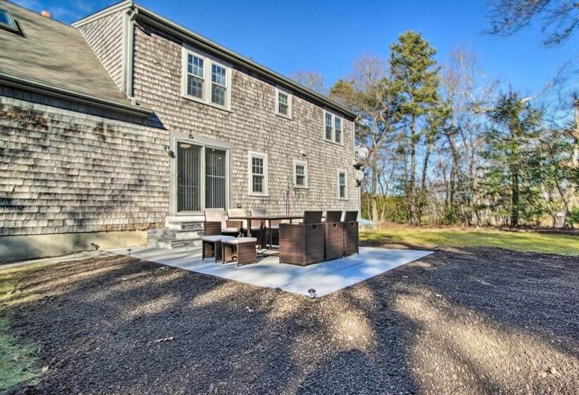 Family Friendly Cape Cod Home: 2 Mi To Coast!
