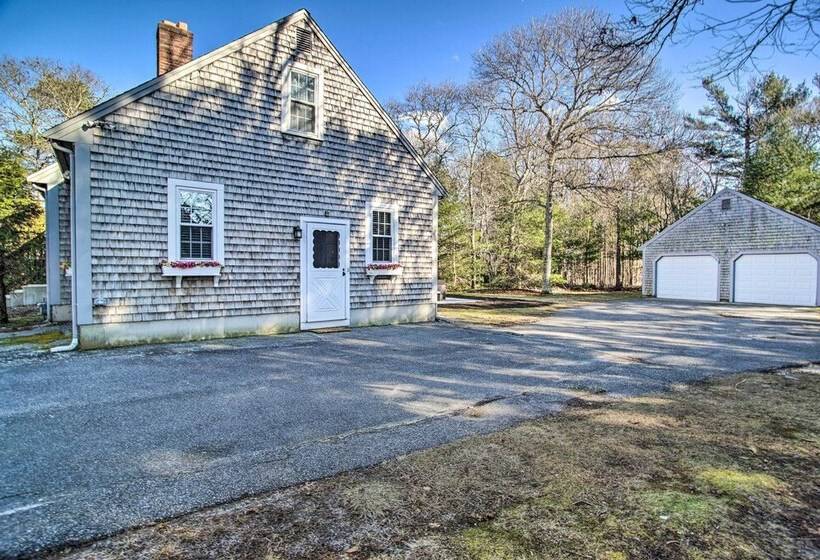 Family Friendly Cape Cod Home: 2 Mi To Coast!
