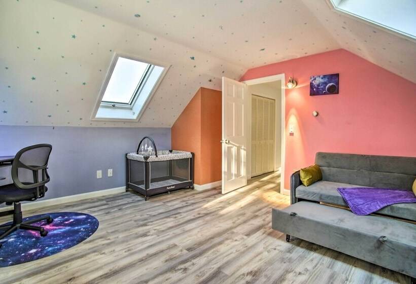 Family Friendly Cape Cod Home: 2 Mi To Coast!