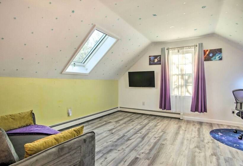 Family Friendly Cape Cod Home: 2 Mi To Coast!